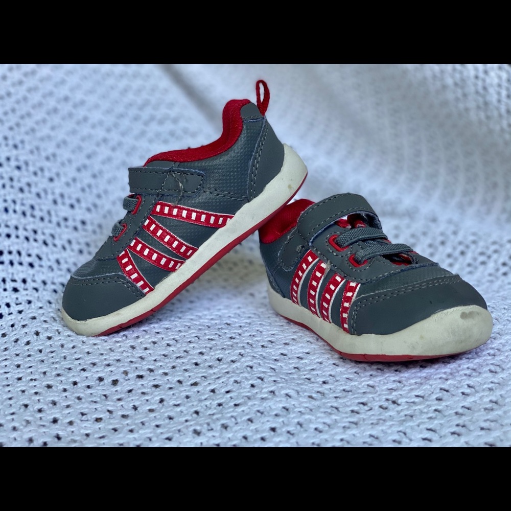 Boys Size 5 Sneaker